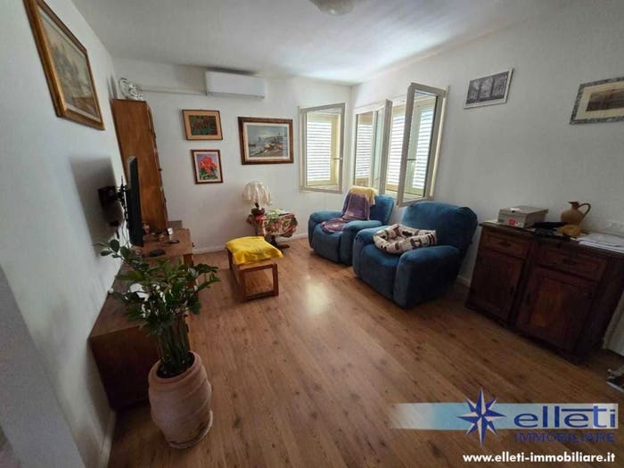 Casa con 6 locali in vendita in Romagnano, Massa