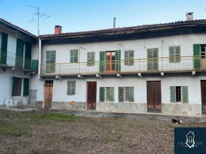 Casa con 6 locali in vendita in Località Vezzolano, Albugnano