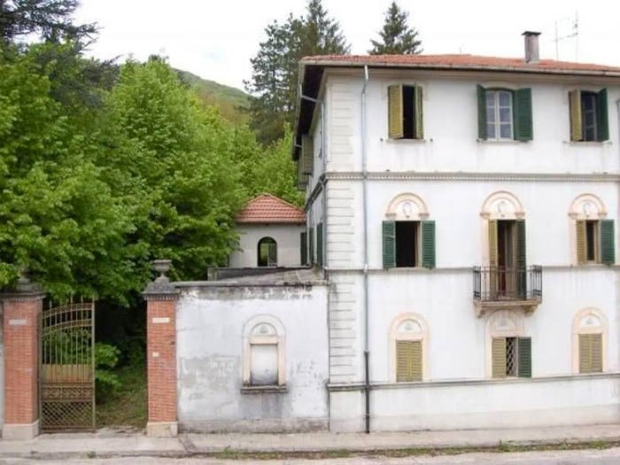 Casa con 6 locali in vendita in Corso Ase, Centro, Posta