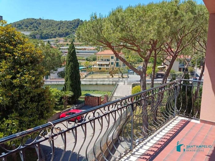 Appartamento trilocale in vendita in Due Strade, Bordighera