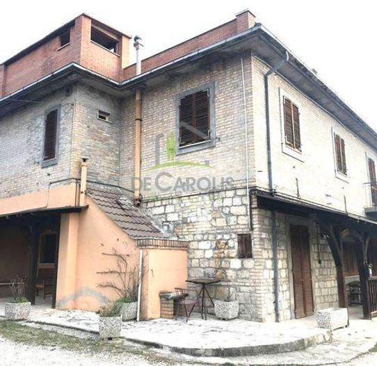Casa con 6 locali in vendita in Frazione Colonnata, Ascoli Piceno