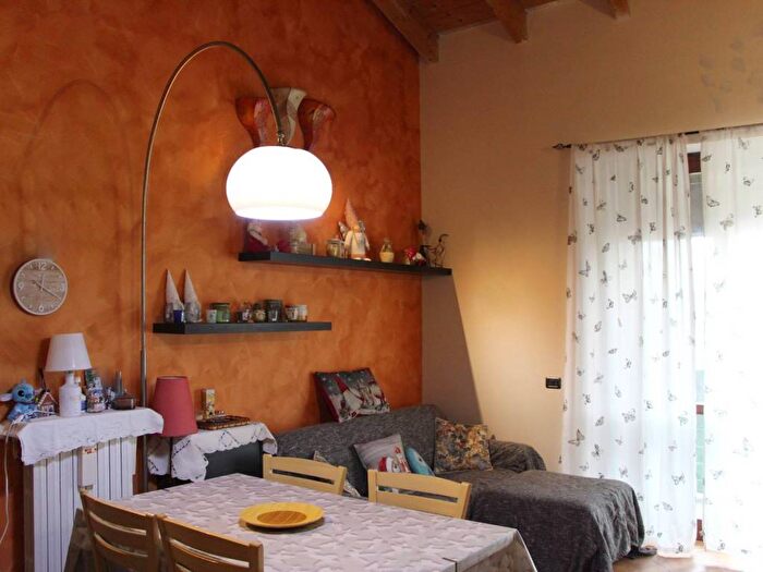 Appartamento trilocale in vendita in Via Giuseppe Garibaldi, Castiraga Vidardo