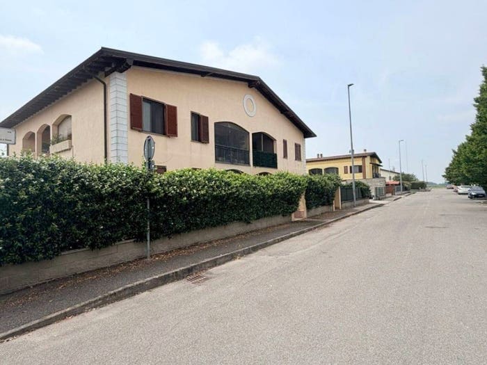 Appartamento trilocale in vendita in VIA DON PASQUALE BARBIERI, Roncaro