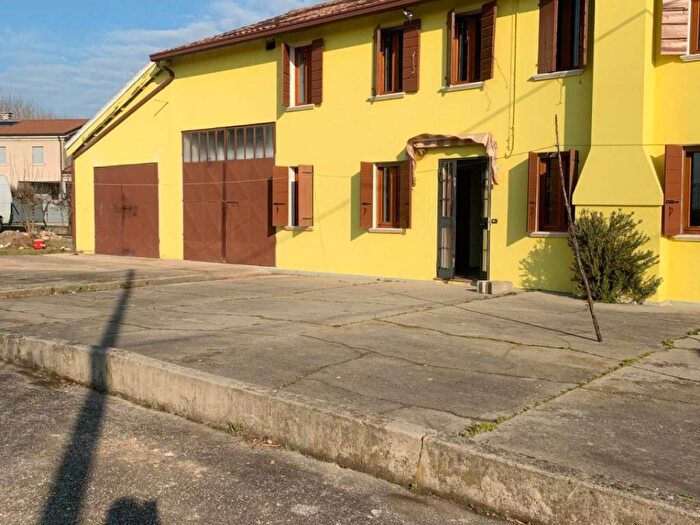 Casa quadrilocale in vendita in Via Gallinaro Canton, Codevigo