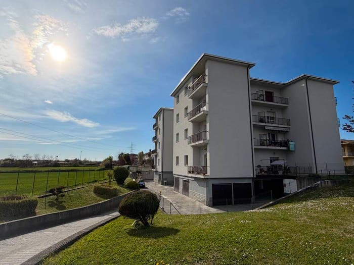 Appartamento quadrilocale in vendita in Via Monte Gleno, Madone