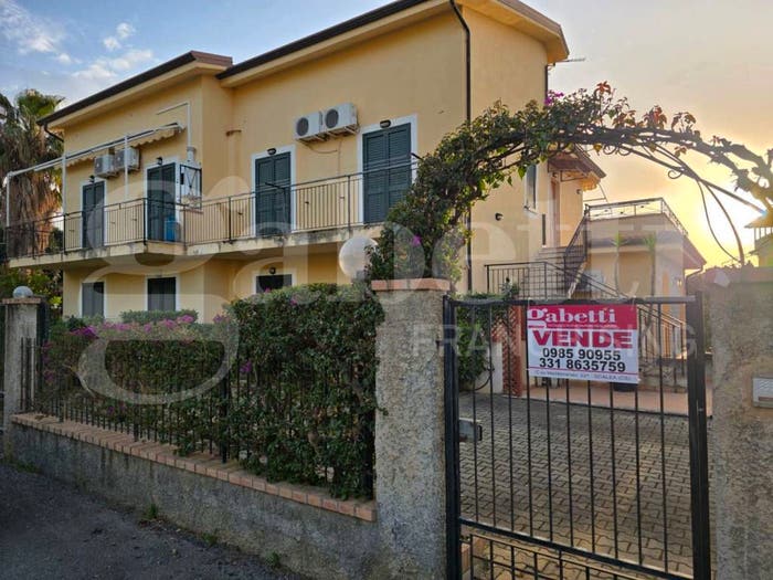 Casa con 6 locali in vendita in Località Piantine sn, Diamante