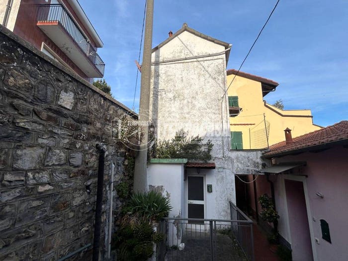 Casa bilocale in vendita in Via Leonpancaldo, Moglio, Alassio