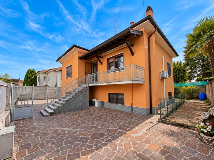Casa quadrilocale in vendita in Via Modena, Canegrate