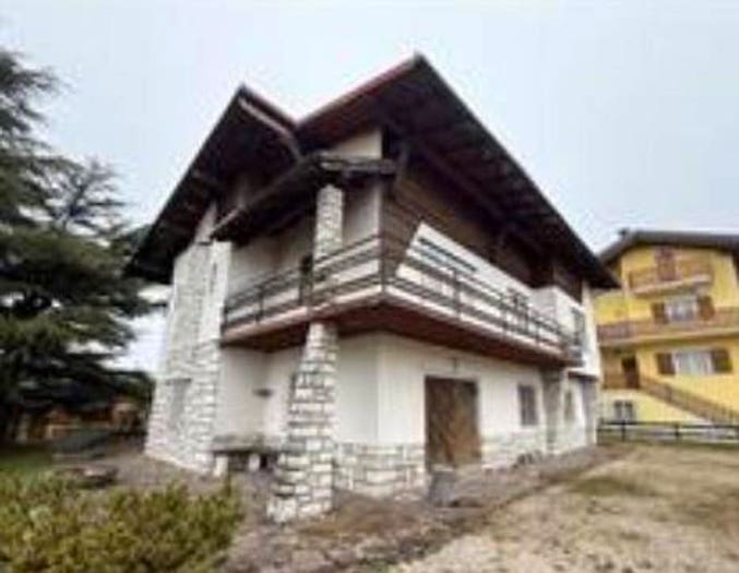 Casa con 5 locali in vendita in Frazione Chiesa Viale Dolomiti, Chiesa, Lavarone