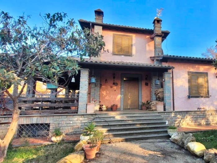 Casa con 6 locali in vendita in Strada Provinciale Barbaranese, Blera