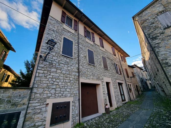 Appartamento bilocale in vendita in Via Maschi, Centro, Calestano