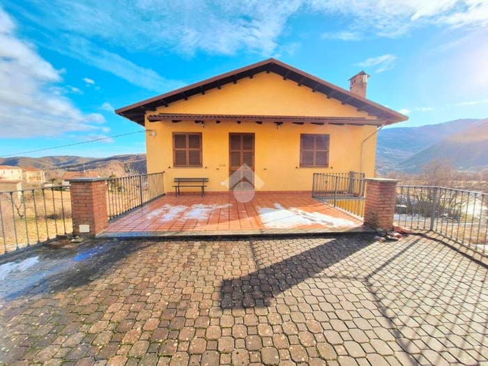 Casa con 6 locali in vendita in SP, Fabbrica Curone
