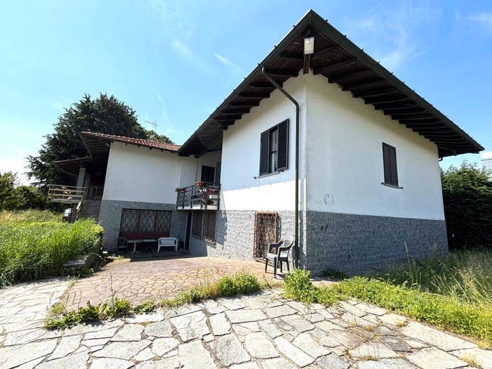 Casa con 6 locali in vendita in Via Mottarone, Oleggio