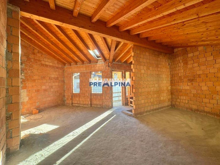 Casa quadrilocale in vendita in Via Papa Giovanni XXIII, Leffe