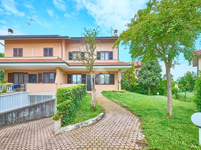 Casa con 5 locali in vendita in Via Sacchi, Centro, Zelo Buon Persico