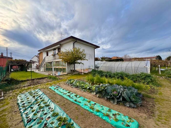Casa con 6 locali in vendita in Via Borghetto, Canove, Legnago