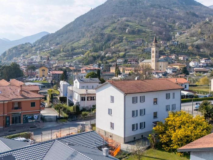 Appartamento con 5 locali in vendita in Via Regina, Centro, Domaso