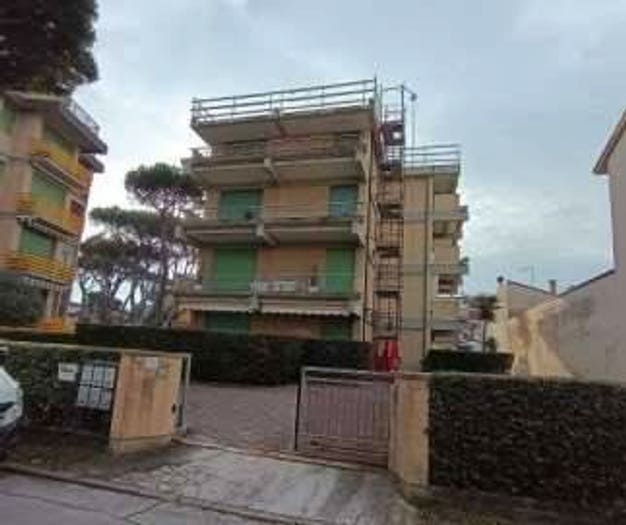 Appartamento trilocale in vendita in Via Udine, Città Giardino, Viareggio