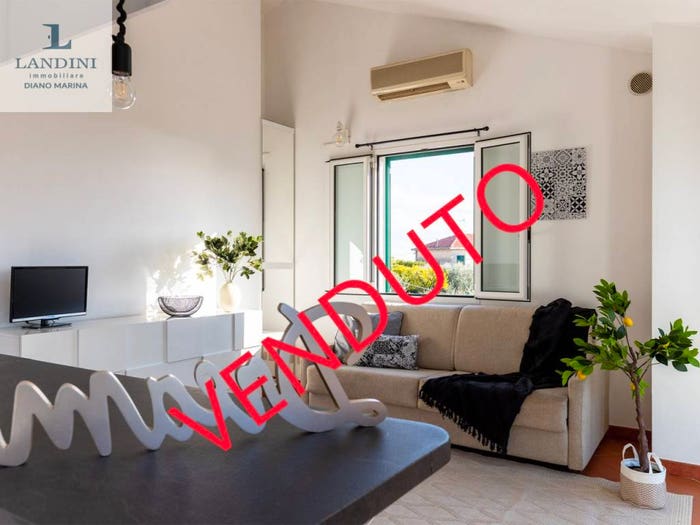 Appartamento trilocale in vendita in Via Diano Castello, Centro, Diano Castello