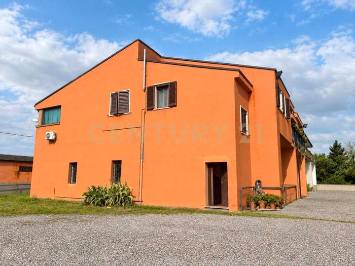 Appartamento con 6 locali in vendita in Strada Ostigliese, Governolo, Roncoferraro