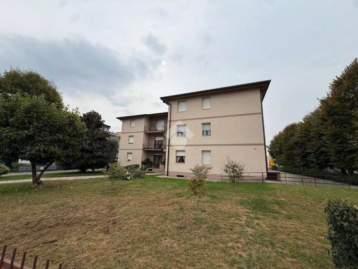 Appartamento trilocale in vendita in Via rossini, Telgate