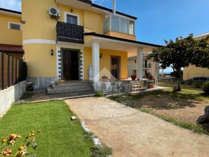 Casa quadrilocale in vendita in Via Genova, Gizzeria