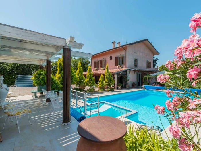 Casa con 5 locali in vendita in Via Castello, Montelabbate