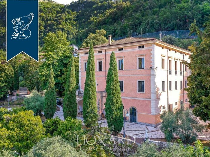 Casa con 6 locali in vendita in Esperia