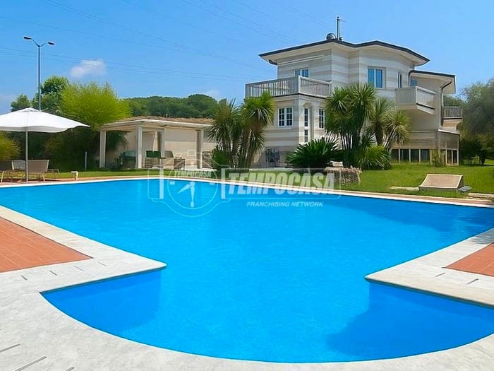 Casa con 6 locali in vendita in Viale Settembre, Stadio Sant'Antonio Marasio, Carrara
