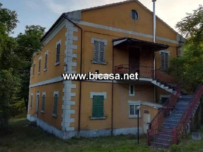 Casa con 6 locali in vendita in VIA MONTAIATE, Pergola