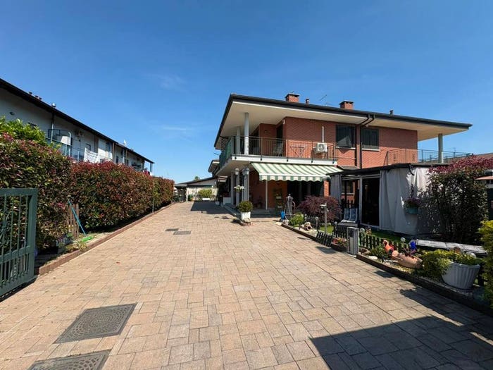 Casa quadrilocale in vendita in Via Giuseppe Verdi, Centro, Cigliano