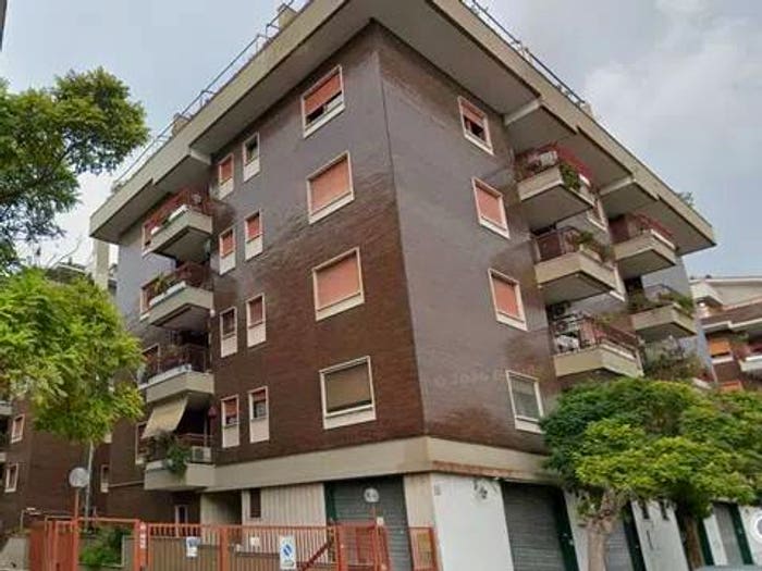 Appartamento trilocale in vendita in Viale Dei Promontori, Ostia Levante, Roma