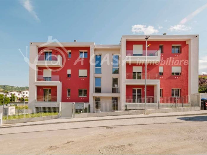 Appartamento trilocale in vendita in via don orsi, Centro, Langhirano