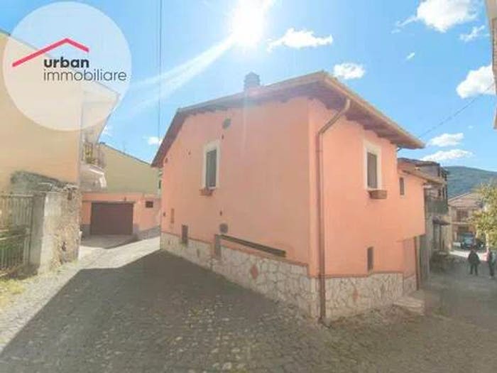 Casa quadrilocale in vendita in Via Villa Re, Centro, Pizzoli