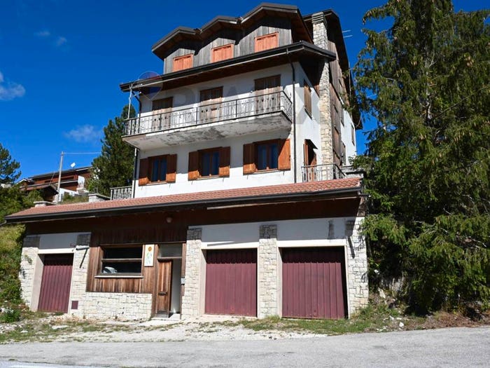 Appartamento con 5 locali in vendita in Via Aremogna, Centro, Roccaraso