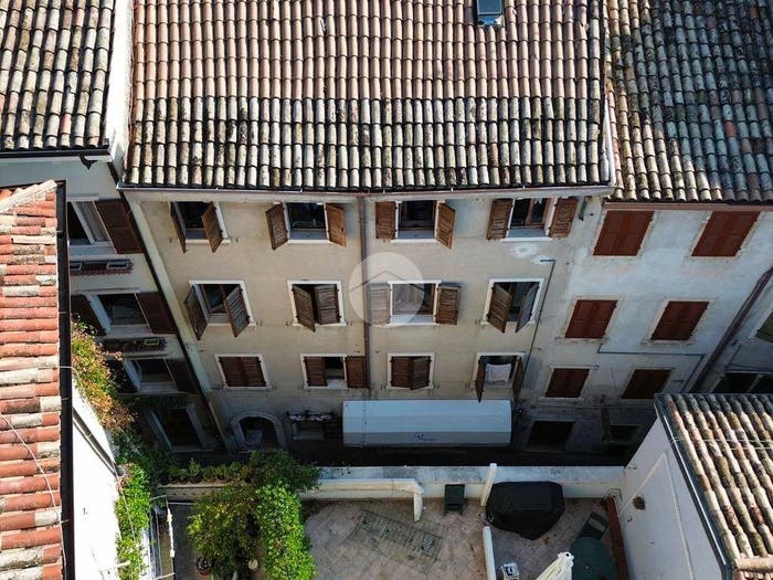 Casa con 6 locali in vendita in Via Garibaldi, Garda