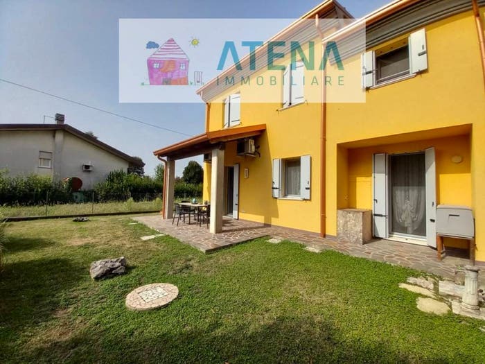 Casa quadrilocale in vendita in Via San Gabriele, Centro, Bovolenta