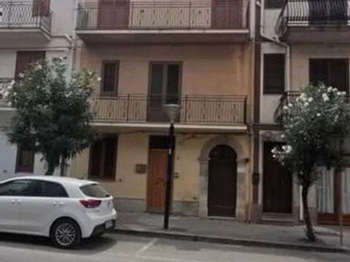 Casa con 5 locali in vendita in Via Roma, Alessandria della Rocca