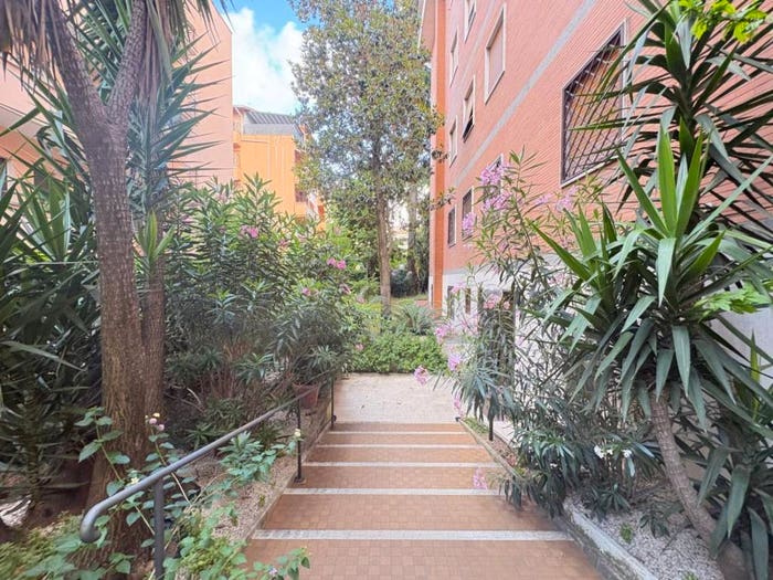 Appartamento con 6 locali in vendita in Via Tito Omboni, Navigatori, Roma
