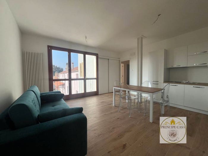 Appartamento trilocale in vendita in Via Vallesina, Centro Storico, Este