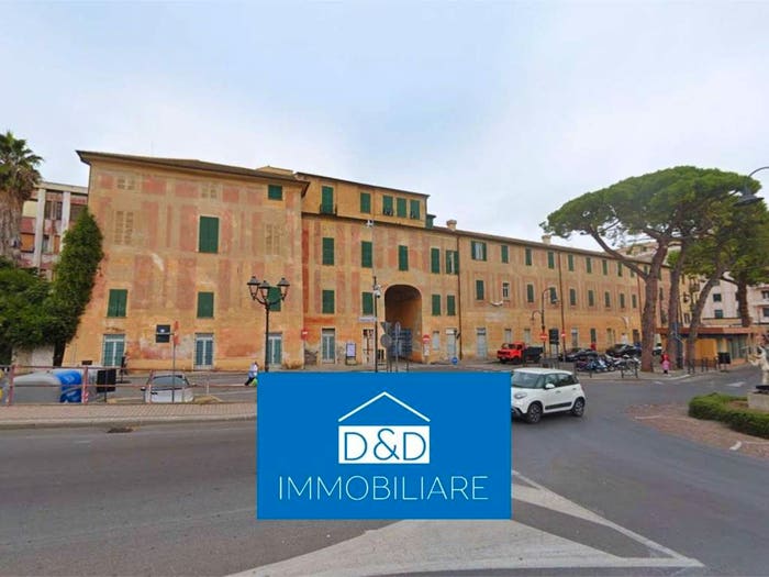 Casa con 6 locali in vendita in Piazza del Popolo, Centro, Albenga
