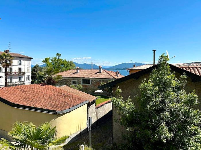 Appartamento con 6 locali in vendita in Centro, Meina