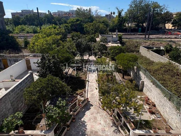 Casa con 6 locali in vendita in Via Circolone, Maglie