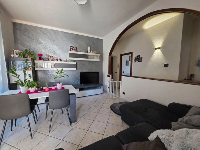Appartamento trilocale in vendita in Via Giuseppe Garibaldi, Centro, Gravellona Toce