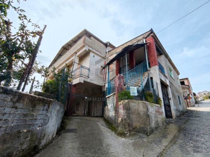 Casa con 6 locali in vendita in Traversa Prima Volturno, Ruviano