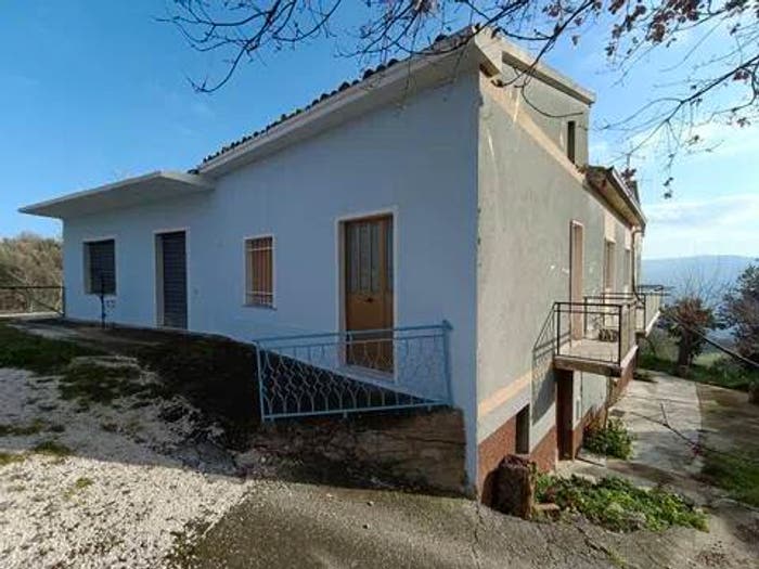 Casa con 6 locali in vendita in Contrada Collegrande, Roccascalegna