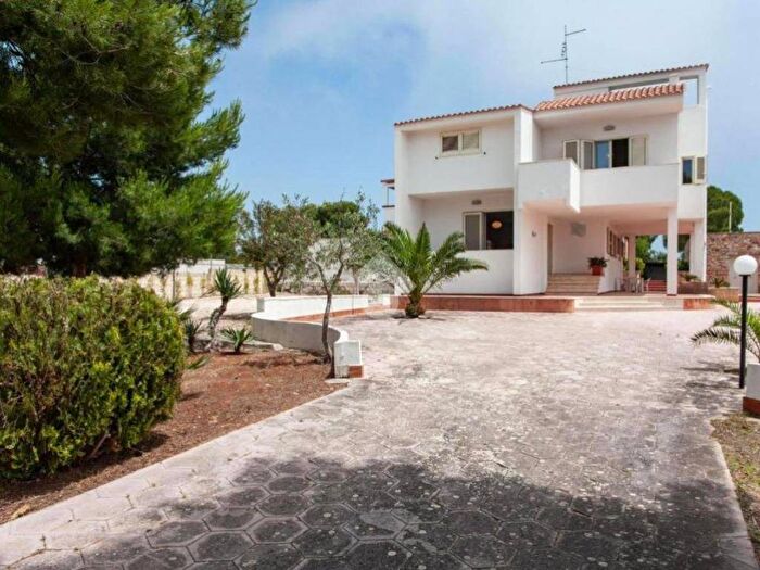 Casa con 6 locali in vendita in Via Marsala, Torre Squillace, Nardò