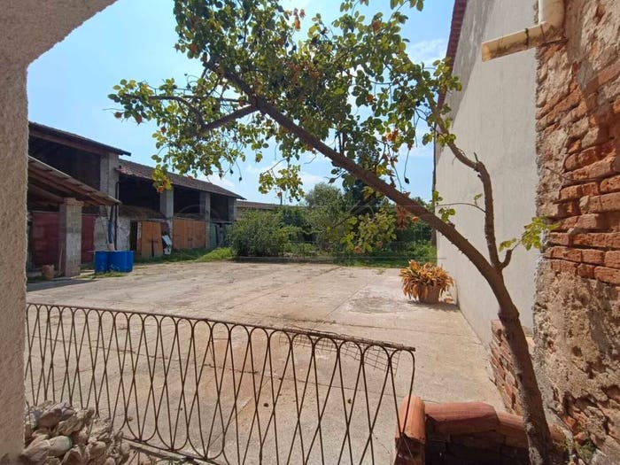 Casa quadrilocale in vendita in Via Maggiore, Luignano, Sesto ed Uniti