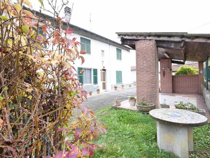 Casa con 6 locali in vendita in Gavi