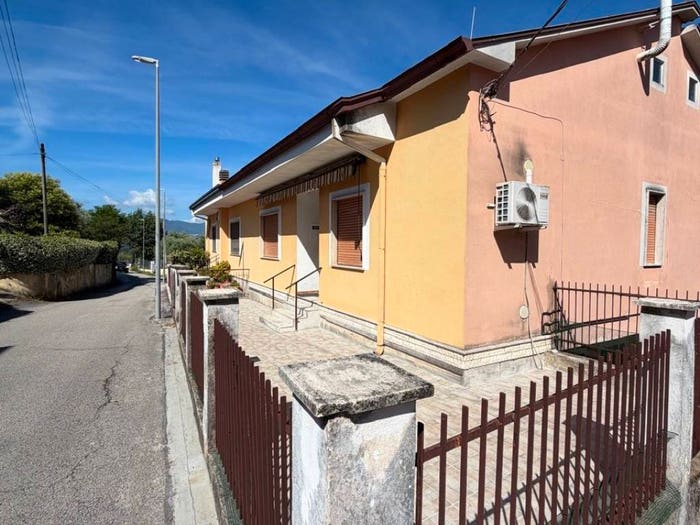 Casa con 6 locali in vendita in Via Ceccano, America Latina, Frosinone